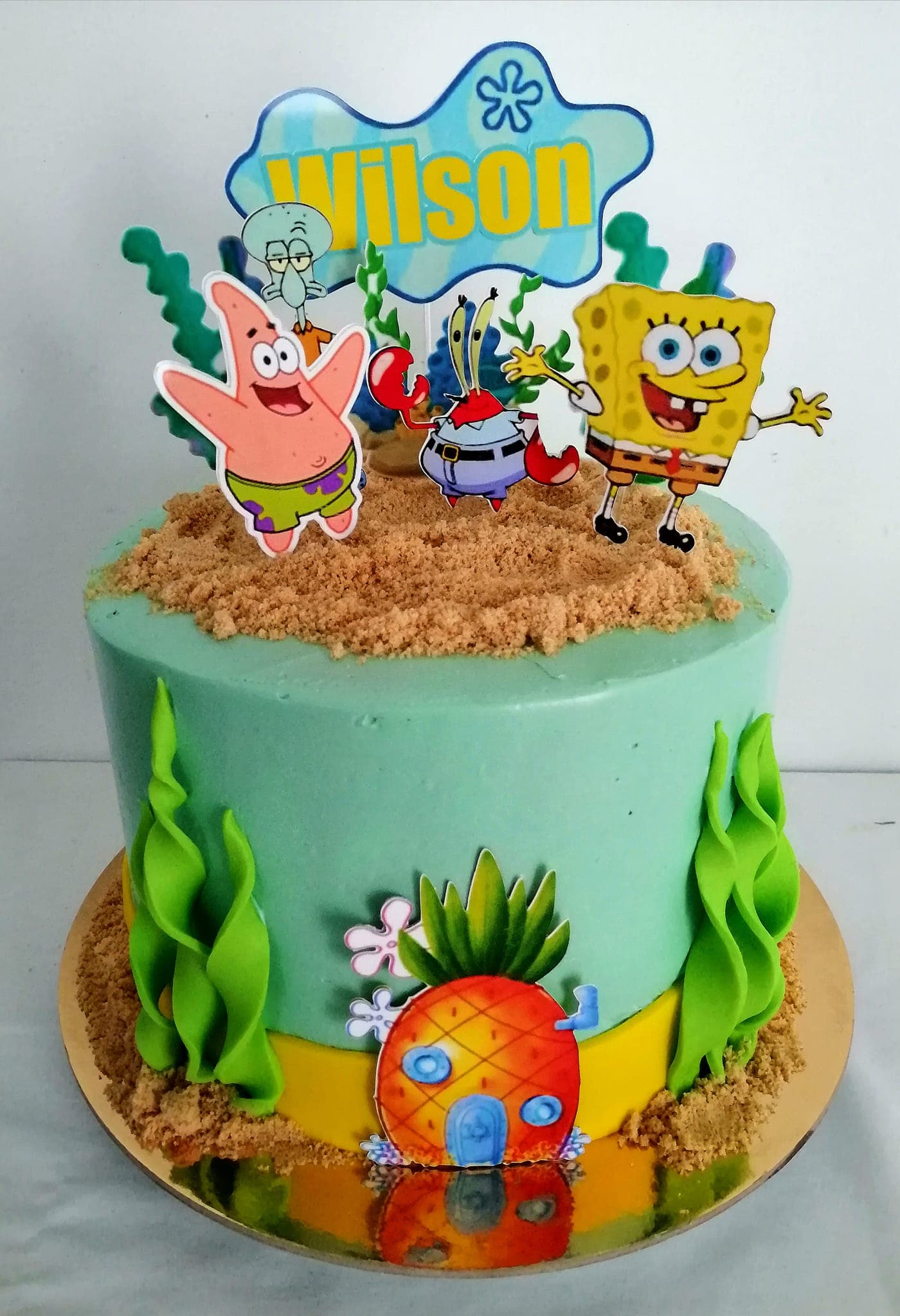 Bolo de aniversário com decoração temática personalizada